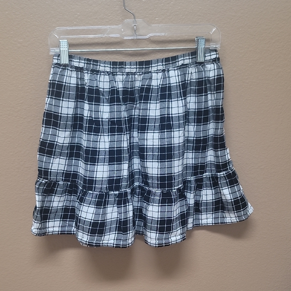 H&M Plaid Ruffle Skirt in Black and White 🖤🤍